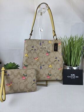 Coach Small Town Bucket Beige Signature Yellow Veggies Floral Hand Shoulder Bag